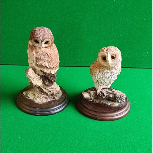 93 - 2 Country Artist's owl figurines largest standing approx. 20 cm