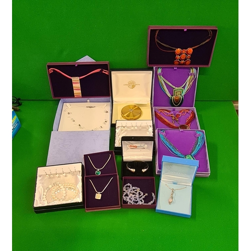 12 - 14 pieces of costume jewellery in presentation cases