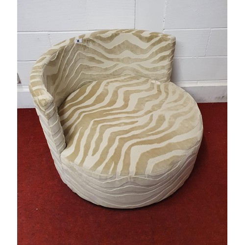 40 - Large round cuddle chair upholstered in embossed animal print fabric 36x100x70 cm