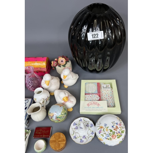 122 - Assorted chinaware to include Spode and Ainsley