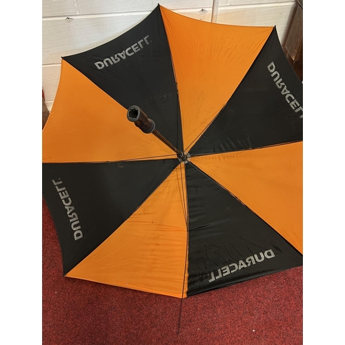29 - 6 golf umbrellas