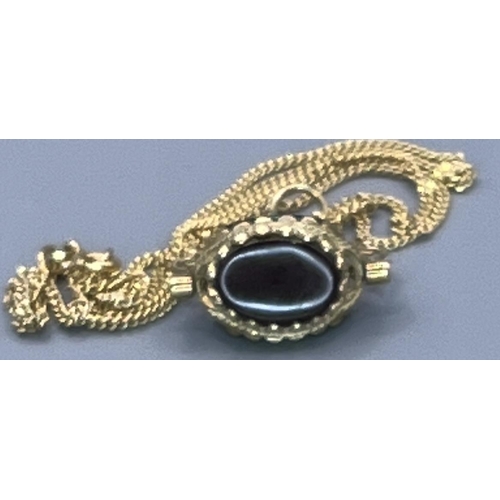 3 - Ornate 9ct gold revolving pendant on chain. Set with 3 oval cut agate stones. UK and Worldwide shipp... 