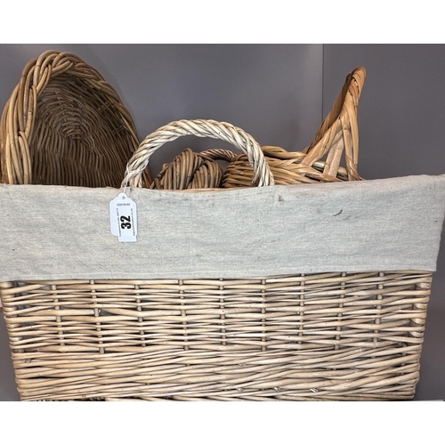 32 - Assorted wicker baskets. UK and Worldwide shipping available on this and all lots, please contact us... 