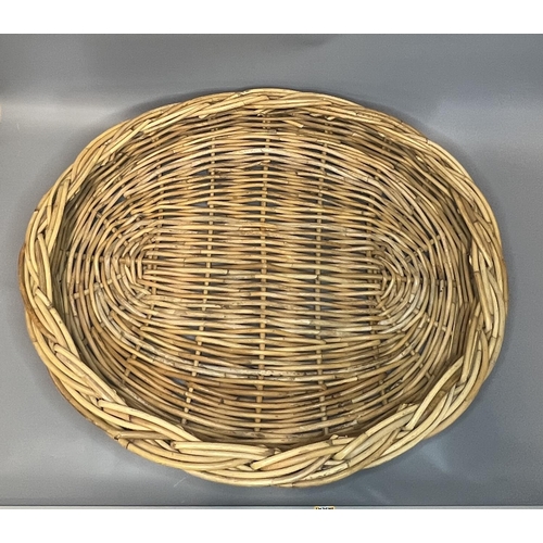 32 - Assorted wicker baskets. UK and Worldwide shipping available on this and all lots, please contact us... 