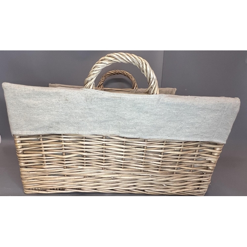 32 - Assorted wicker baskets. UK and Worldwide shipping available on this and all lots, please contact us... 
