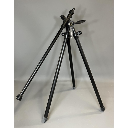 20 - Benbow tripod with carrier