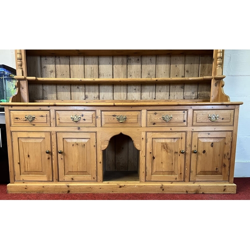 51 - Large and imposing antique pine dog kennel dresser measuring 223x213x56 cm