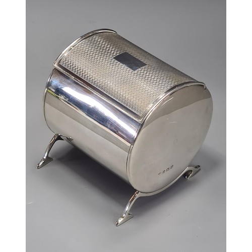 28a - A superb silver cylindrical table cigarette box. Birmingham 1928, 171g. 
This George V silver table ... 