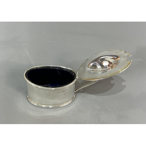 4 - Silver mustard pot with blue glass liner. Silver content 183g. Shipping Group (A).