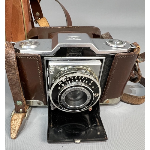 86 - Selection of vintage cameras including Prakica, Halina, etc.,  Shipping Group (A).