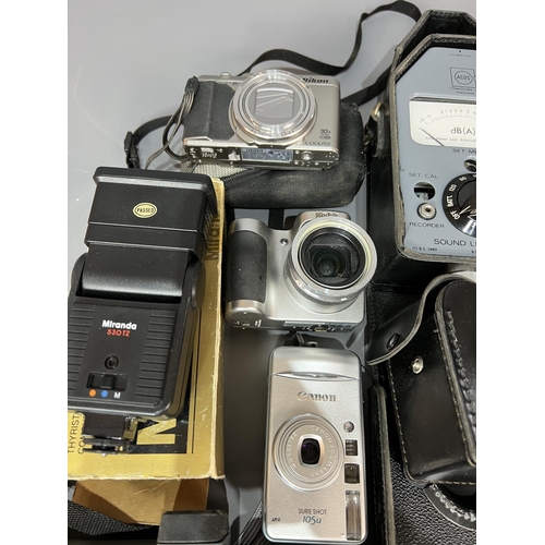 229 - Selection of camera ware. Shipping group (A).