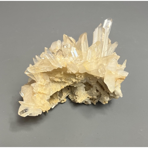 207 - Mineral crystal cluster formation. Shipping Group (A).