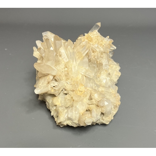 207 - Mineral crystal cluster formation. Shipping Group (A).