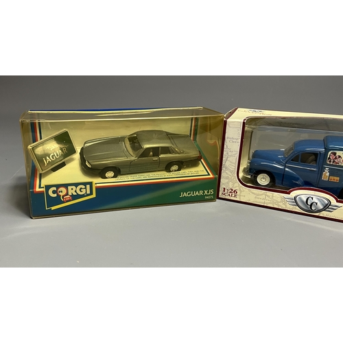 60 - Corgi Jaguar 94075 toy model vehicle together with a Saico Morris Van with OXO livery, scale 1.26. S... 