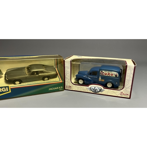 60 - Corgi Jaguar 94075 toy model vehicle together with a Saico Morris Van with OXO livery, scale 1.26. S... 