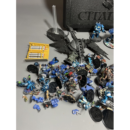 77 - Warhammer carry case with a good quantity of spare/repair figures. Shipping Group (A).