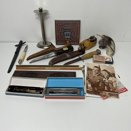 118 - Interesting vintage collectables including sheath knives. Shipping group (A), optional combined ship... 