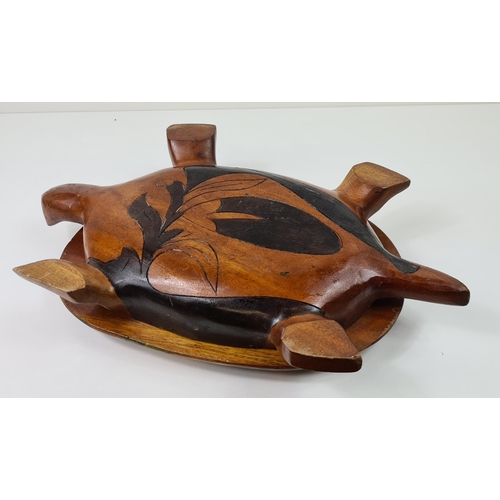 33 - Large wooden storage box in the form of a tortoise measuring 43cmx18cm. Shipping group (A), optional... 