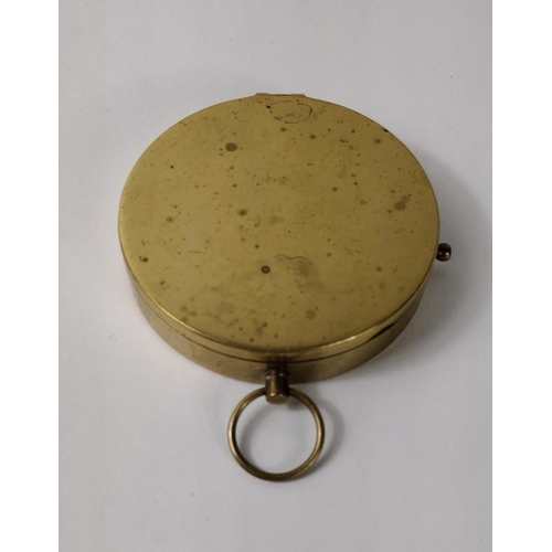 106 - Brass compass in good condition. Shipping group (A), optional combined shipping or collection in per... 