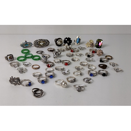 112 - Over 60 costume rings. Shipping group (A), optional combined shipping or collection in person / your... 