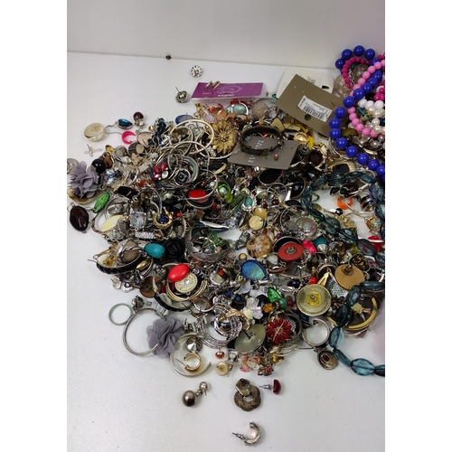 126 - Large quantity of costume jewellery to include beaded necklaces and earrings. Ehipping group (A), op... 