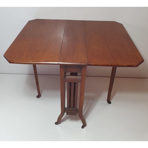 170 - Regency drop leaf table, measuring 74x92x76 cm. Collection in person / your own courier.