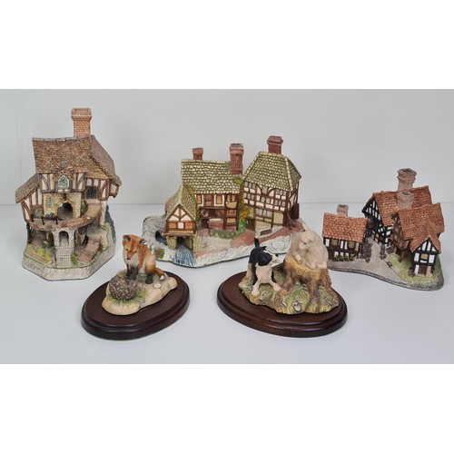 274 - 2 David Winter cottages, 1 memory lane together with 2 figurines. Collection in person / your own co... 