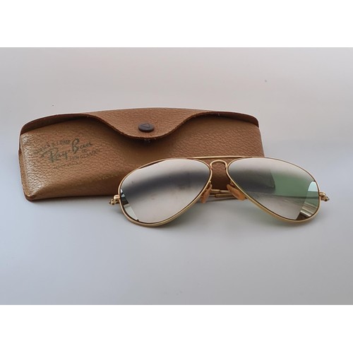 109 - Pair of genuine vintage RayBan Aviator sunglasses in original case. Shipping group (A), optional com... 