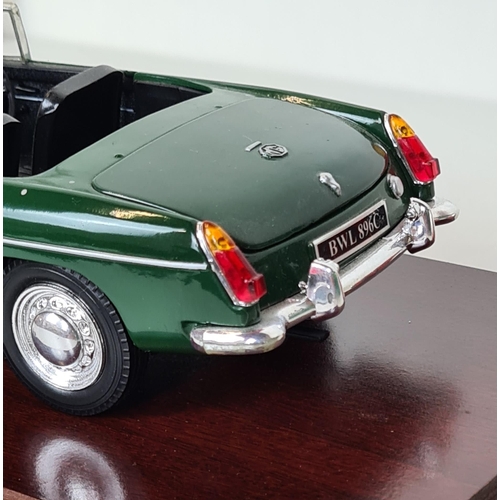 36 - Limited edition Corgi 1:18 die-cast model MG roadster. Number 5424 of 15,000. Shipping Group (A). Op... 