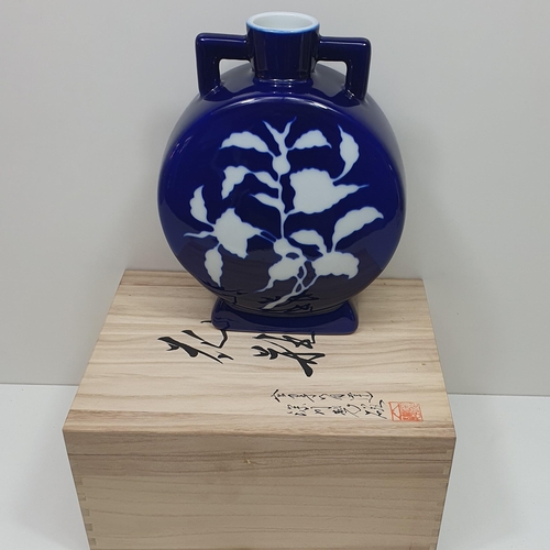 52 - A boxed Oriental vase from the estate of Oliver Impey (1936-2005), published author and Senior Curat... 