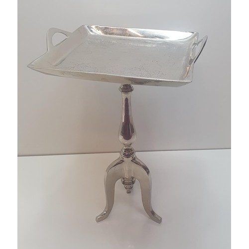 301 - Stylish white metal table (1 of 2).