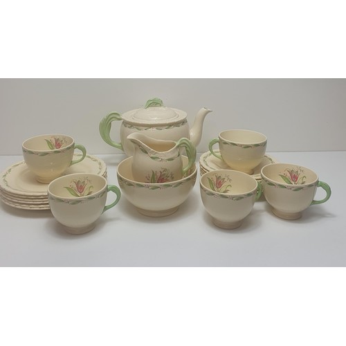 300 - Pretty New Hall tea set.