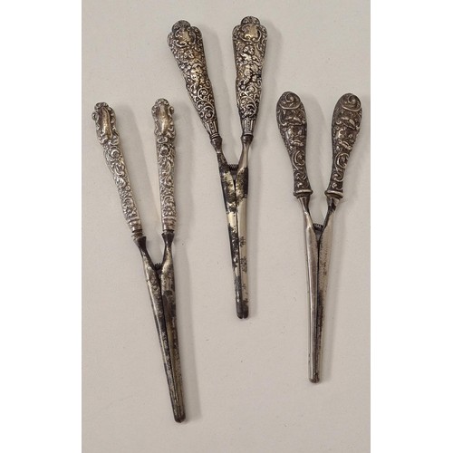 70 - 3 Antique hallmarked 925 silver handled glove stretchers gross weight 324 grams shipping Group (A).