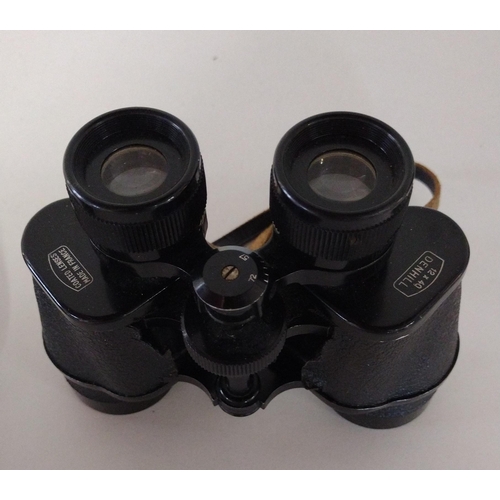 196 - 2 pairs of binoculars. Shipping Group (A).