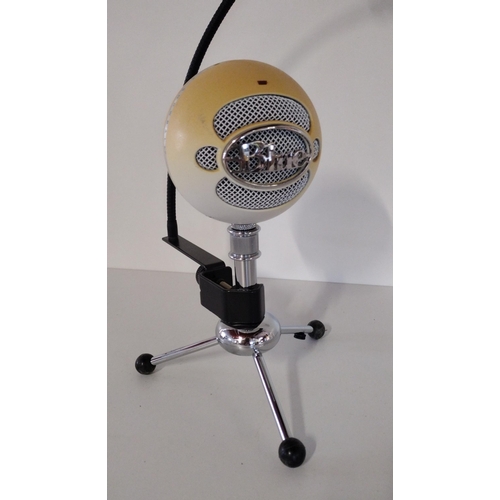 197 - Snowball USB microphone. Shipping Group (A).