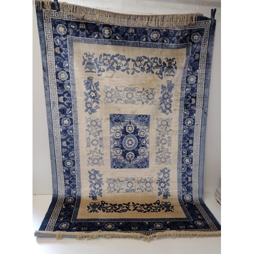 429 - Large floor rug measuring 275x175cm. Collection only.