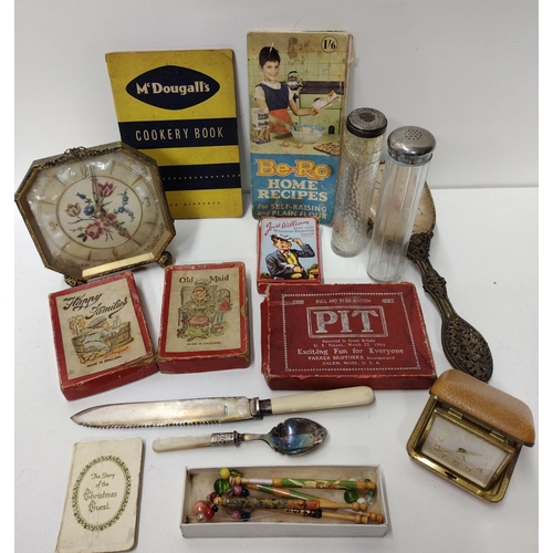 102 - Assortment of collectable vintage items. Collection only.