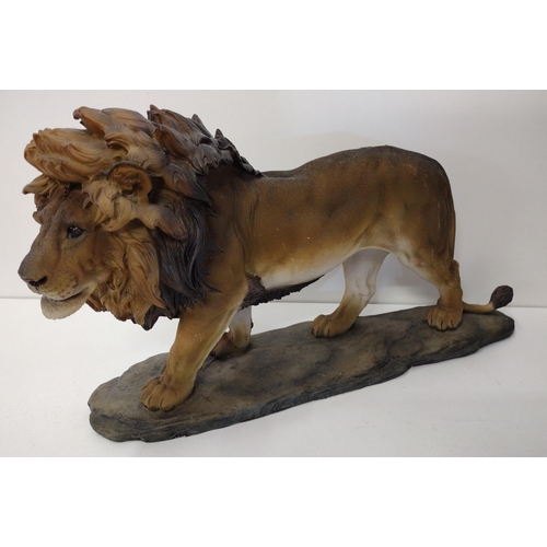 197 - Large nicely detailed composite lion figure on plinth H:26 x L:47 cm. Shipping Group (A).