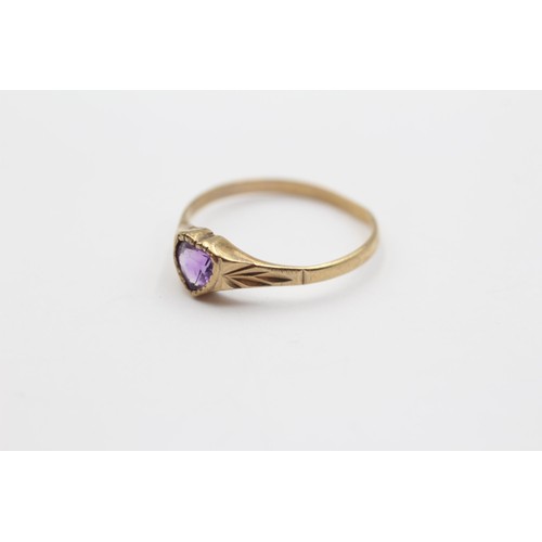 38 - 9ct gold and amethyst solitaire heart ring. Ring size P. Weight: 1.1g. Shipping Group (A).