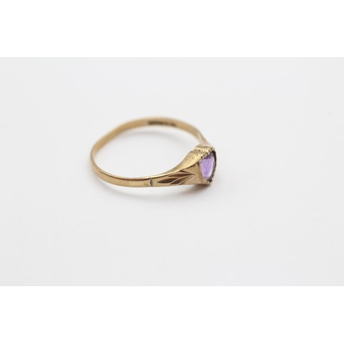 38 - 9ct gold and amethyst solitaire heart ring. Ring size P. Weight: 1.1g. Shipping Group (A).