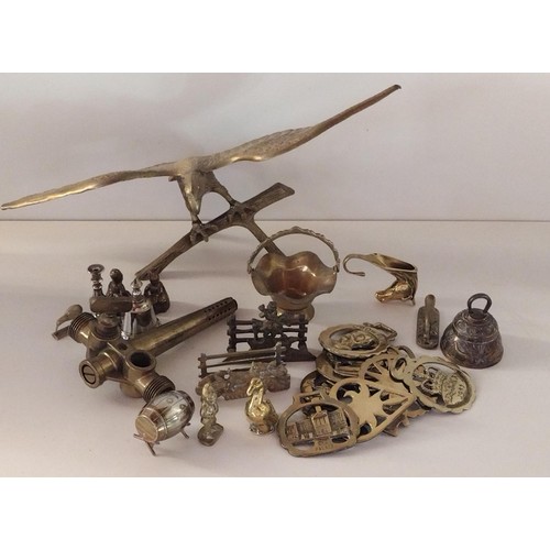 220 - Good selection of decorative brassware items. Collection only.