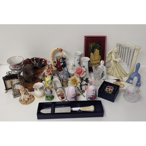 245 - Decorative and useful domestic items. Collection only.