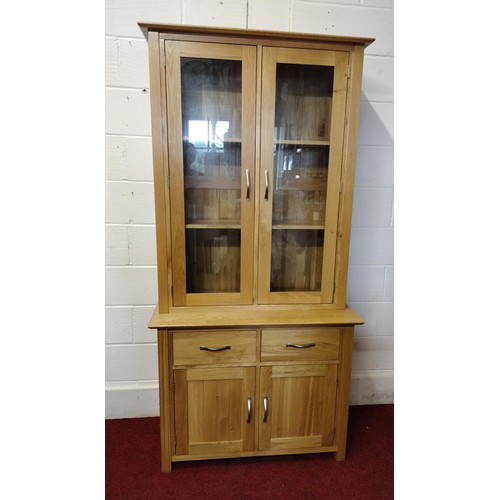 252 - Contemporary light oak dresser measuring H:199 x W:98 x D:43 cm. Collection only.