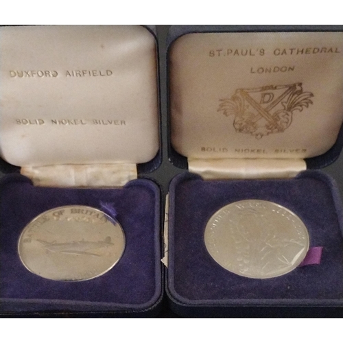 28 - 2 Cased Coins: Battle of Brittain 1940, Sir Christopher Wren 1632-1723. Shipping Group (A).