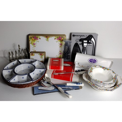 350 - Large amount of kitchen ware. Collection only.