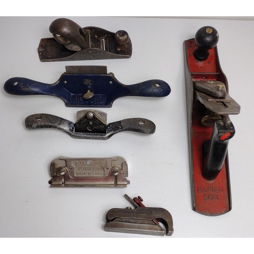 390 - Good assortment of woodworking planes and spoke shaves: Rapier 500 jack plane, bullnose, Stanley No.... 