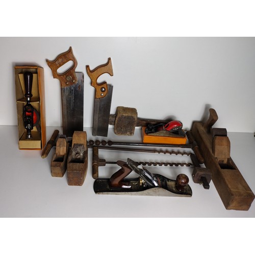 391 - Good selection of vintage hand tools. Shipping Group (B).