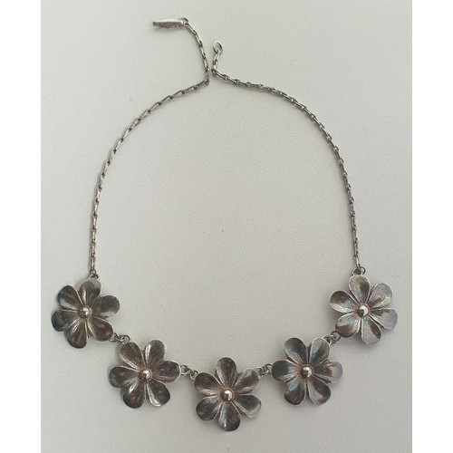 11 - Silver daisy necklace. Shipping Group (A).