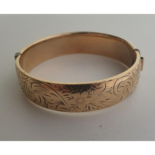 23 - 9ct gold metal core bangle. 31.7g Shipping Group (A).