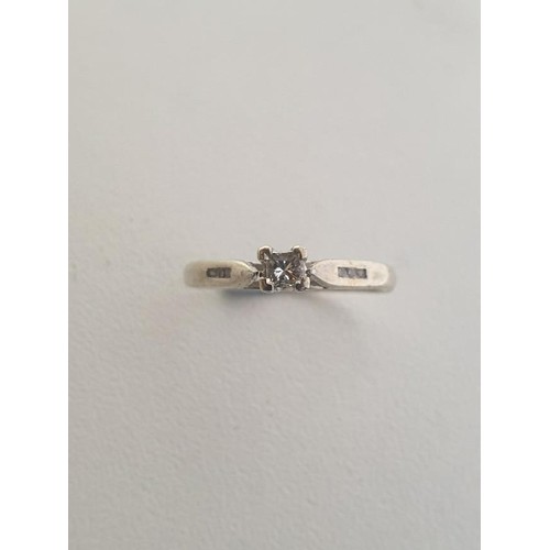 42 - White gold diamond set ring featuring diamond set shank. Total weight: 1.3g size K Shipping Group (A... 